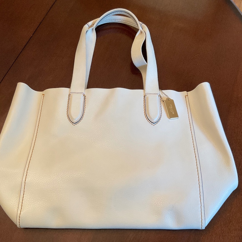 Ladies off-white Derby coach tote bag